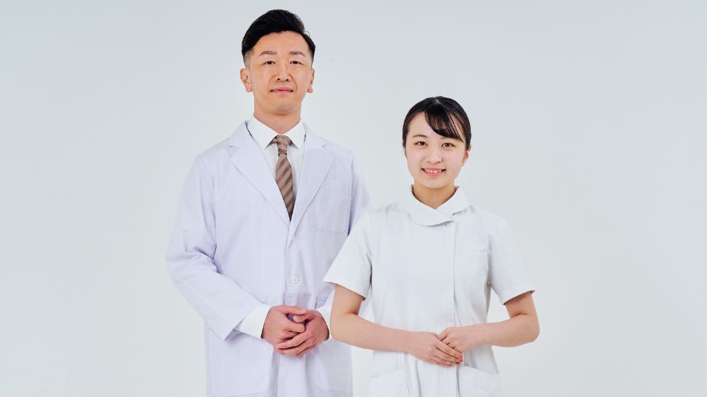 医師と女性スタッフ